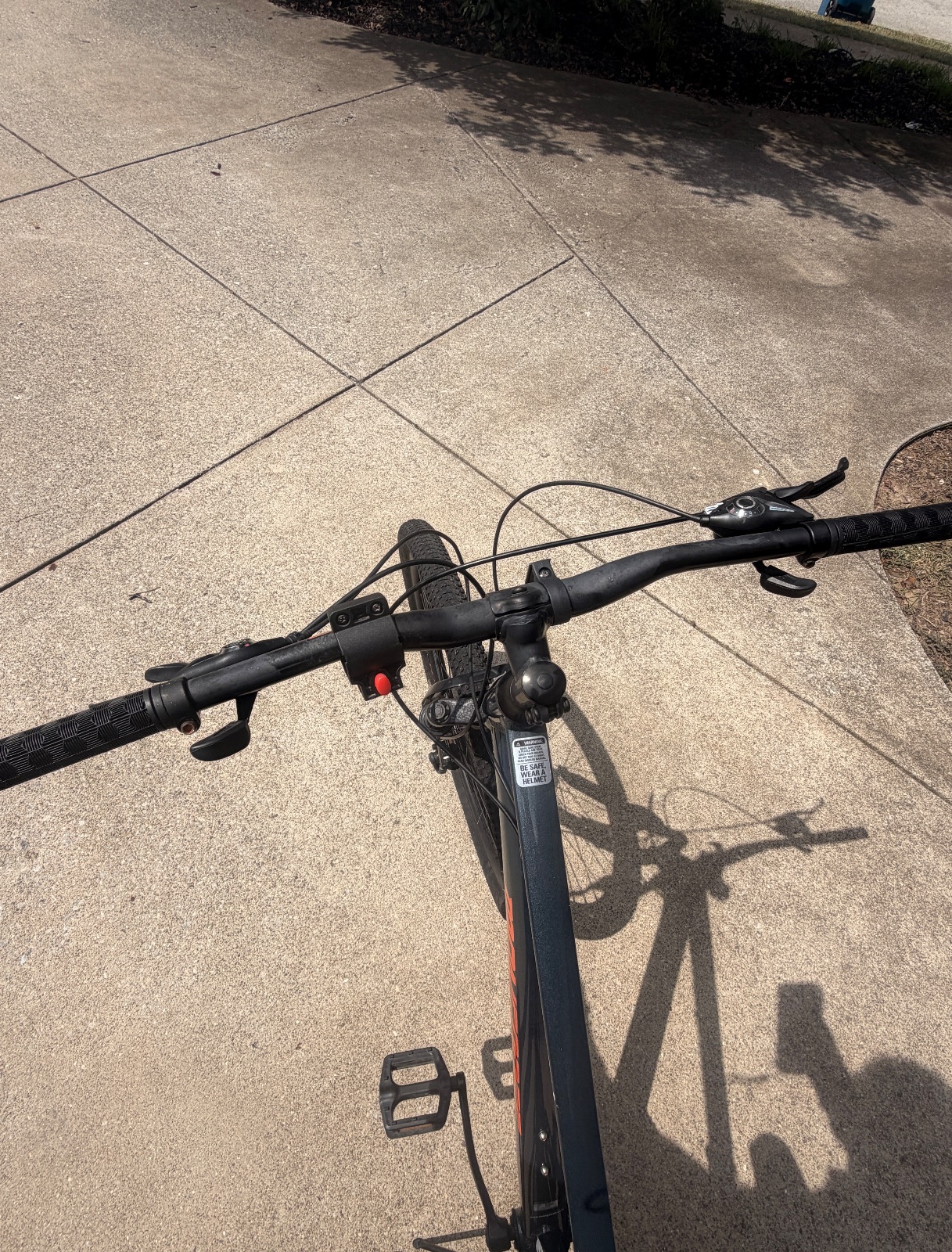 29in Mongoose Durham Mountain Bike - Like New - Louisville, KY, photo 4 of 5