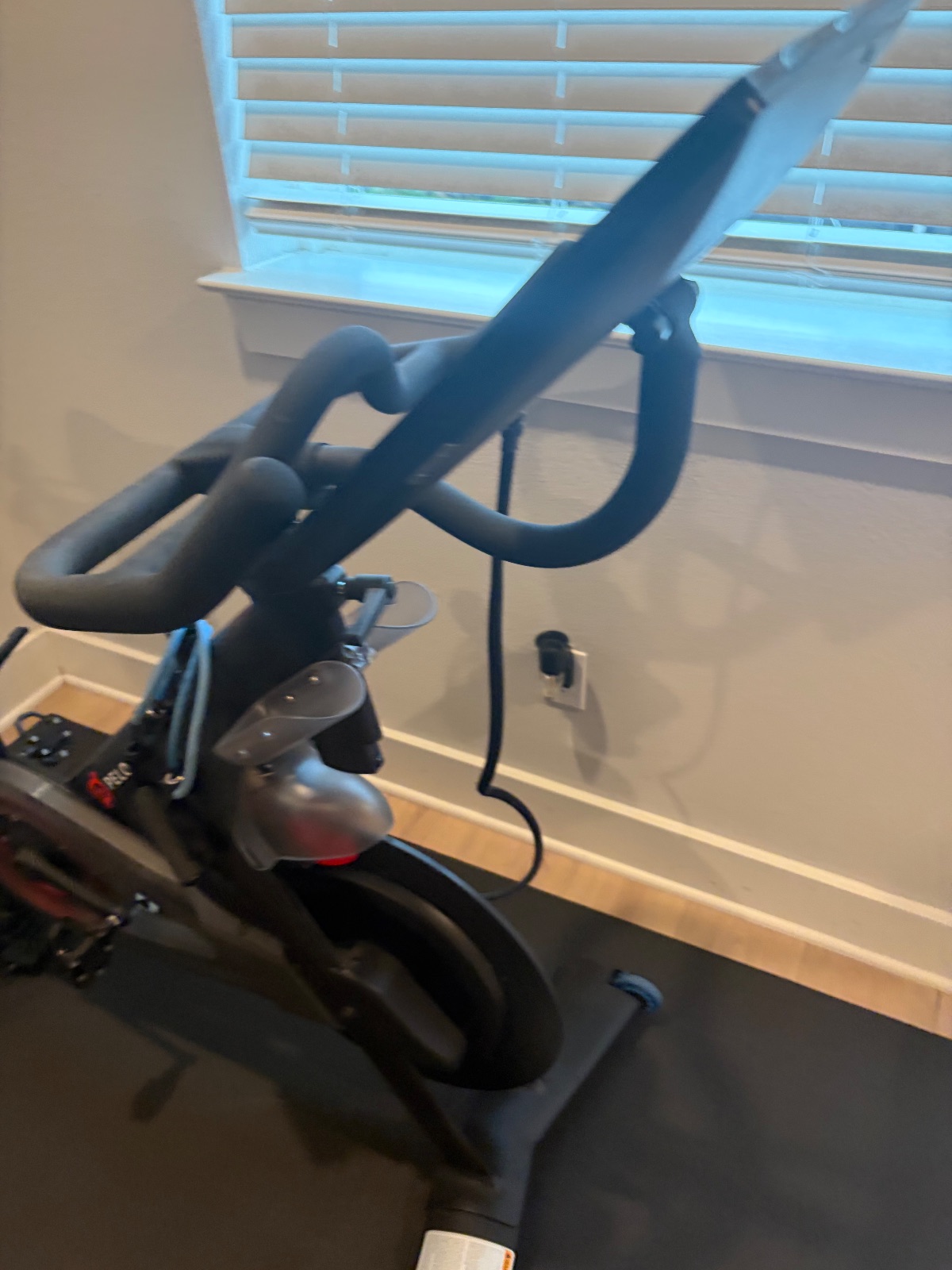 Peloton Bike - Excellent - 2021 – Dallas, TX, photo 2 of 7