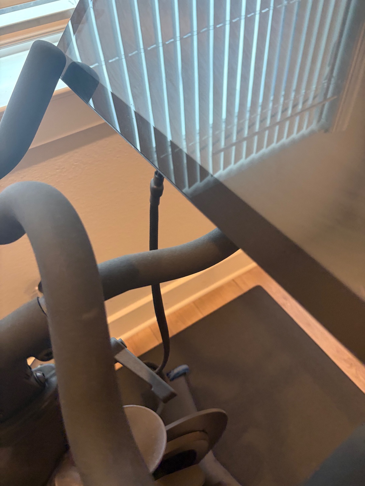 Peloton Bike - Excellent - 2021 – Dallas, TX, photo 3 of 7
