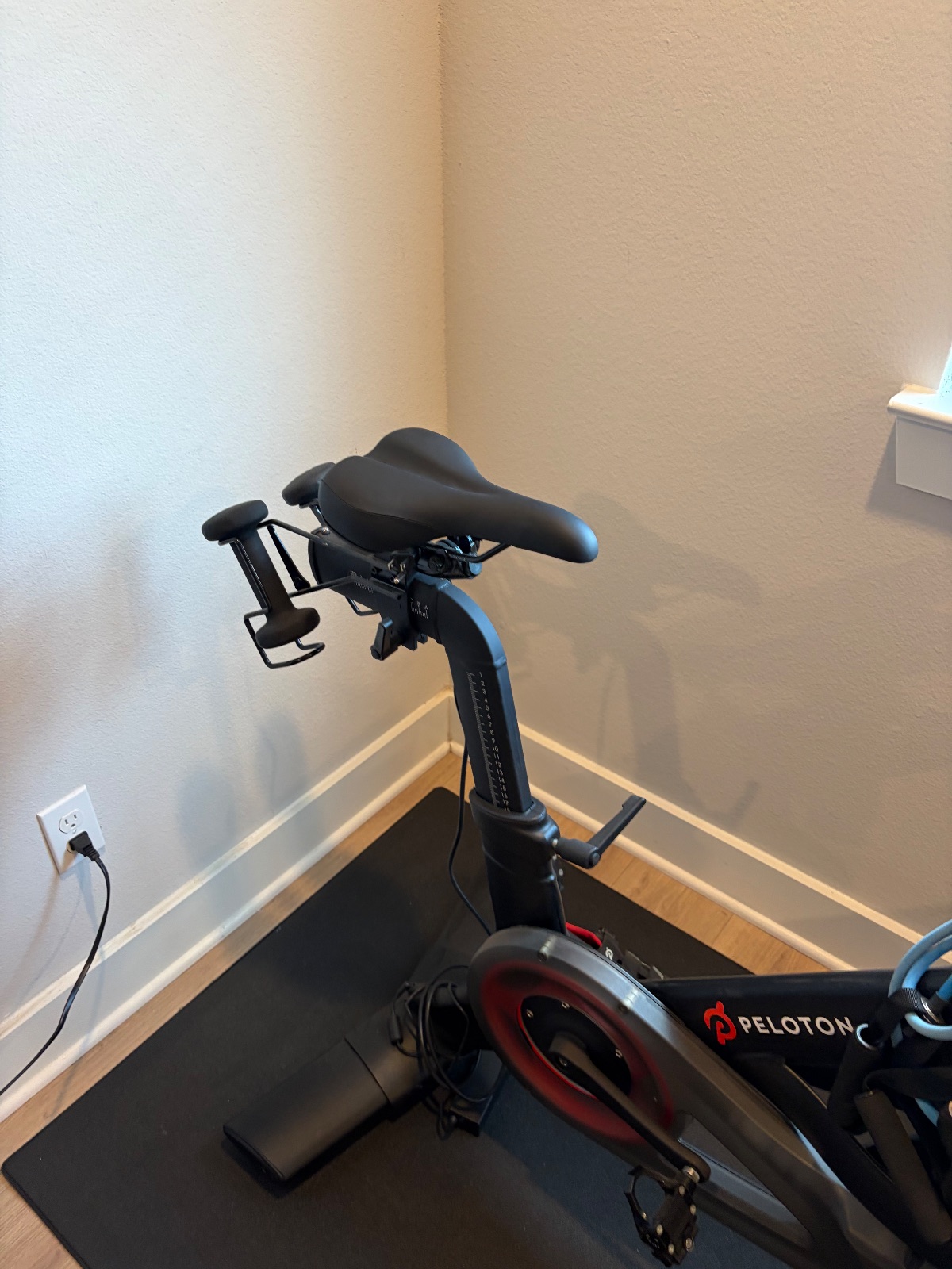 Peloton Bike - Excellent - 2021 – Dallas, TX, photo 5 of 7