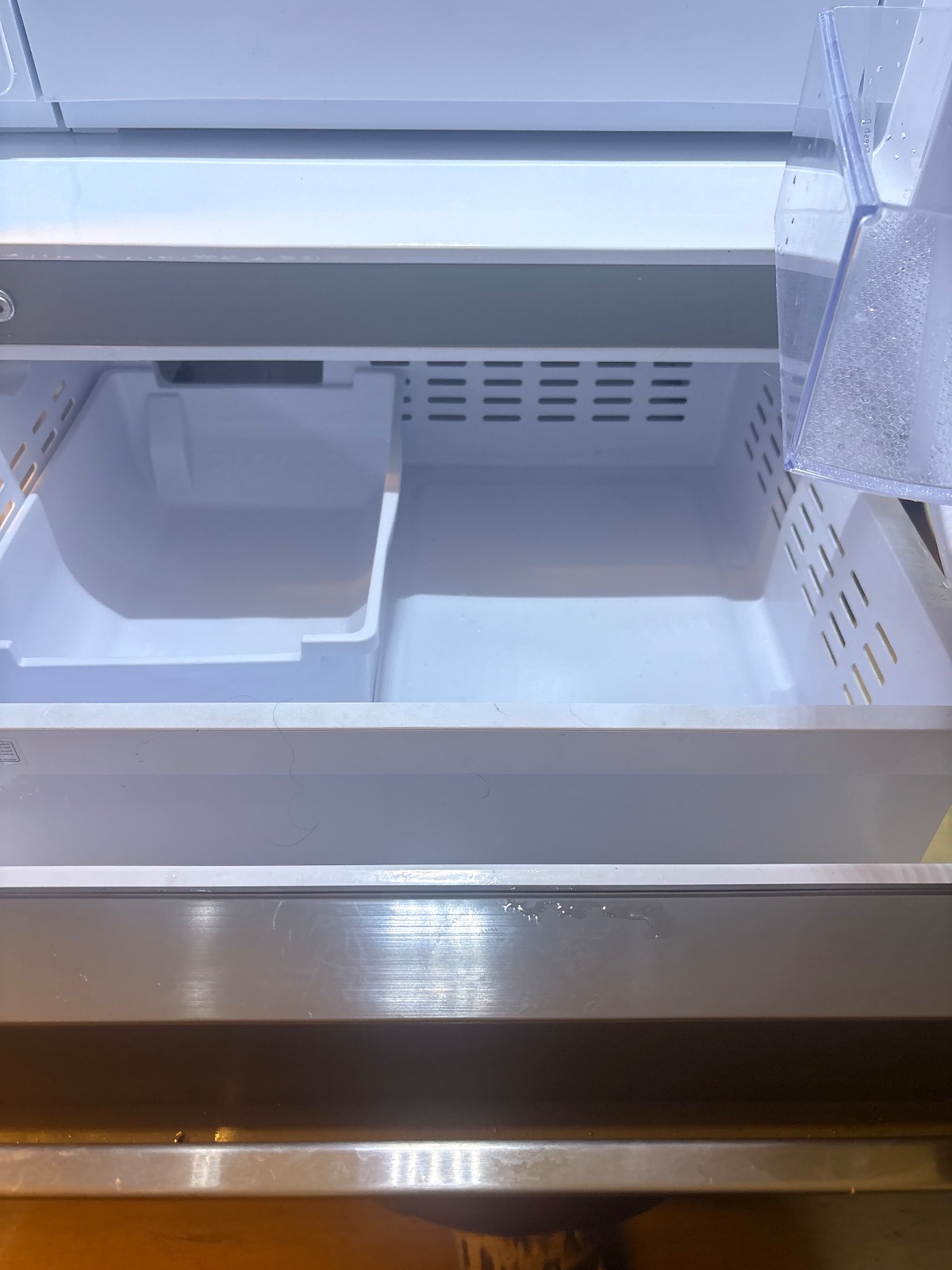 Stainless Steel Bottom Freezer Refrigerator Smart Ice Maker - Like New - 2024 – Brooklyn, NY, photo 3 of 4