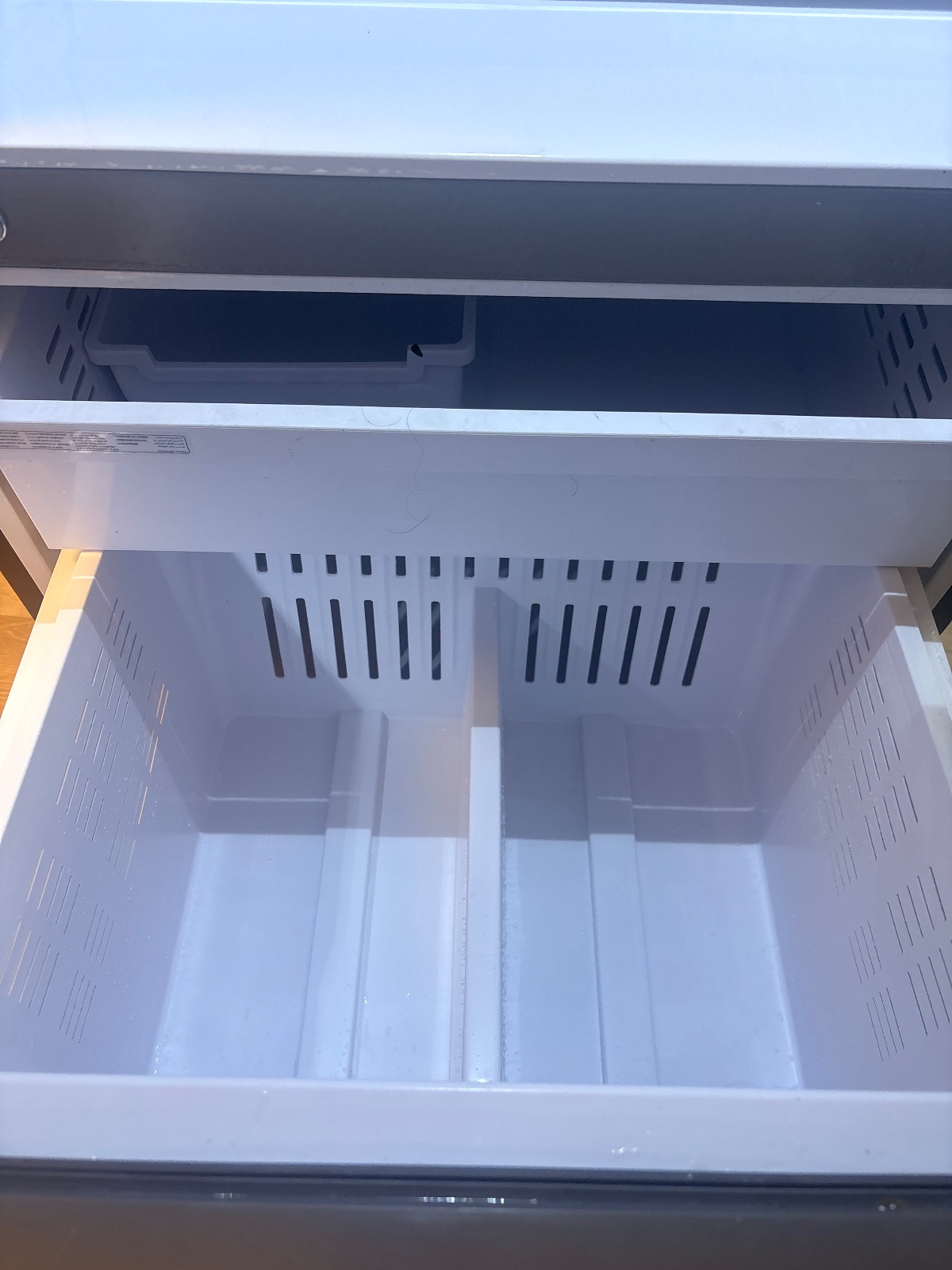 Stainless Steel Bottom Freezer Refrigerator Smart Ice Maker - Like New - 2024 – Brooklyn, NY, photo 4 of 4