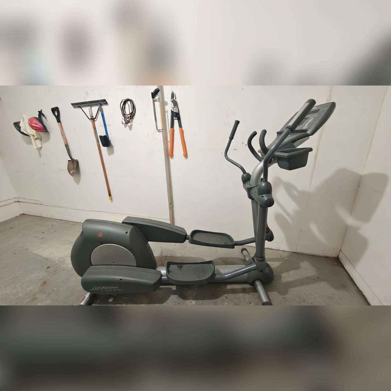 Life Fitness Elliptical - Like New – Melville, NY