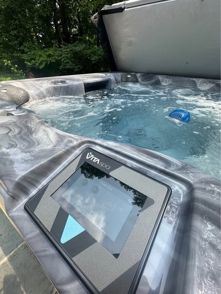 Vita Spa Hot Tub, 6-7 Person - Like New - 2022 - Springfield, PA, photo 2 of 7