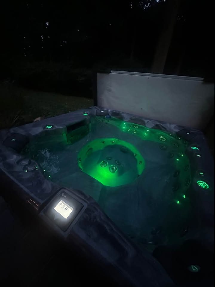 Vita Spa Hot Tub, 6-7 Person - Like New - 2022 - Springfield, PA, photo 3 of 7