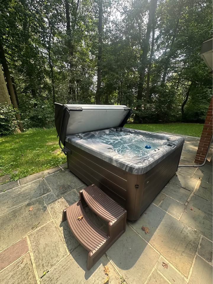 Vita Spa Hot Tub, 6-7 Person - Like New - 2022 - Springfield, PA, photo 5 of 7