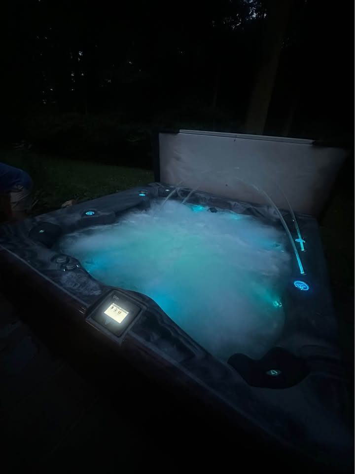 Vita Spa Hot Tub, 6-7 Person - Like New - 2022 - Springfield, PA, photo 7 of 7
