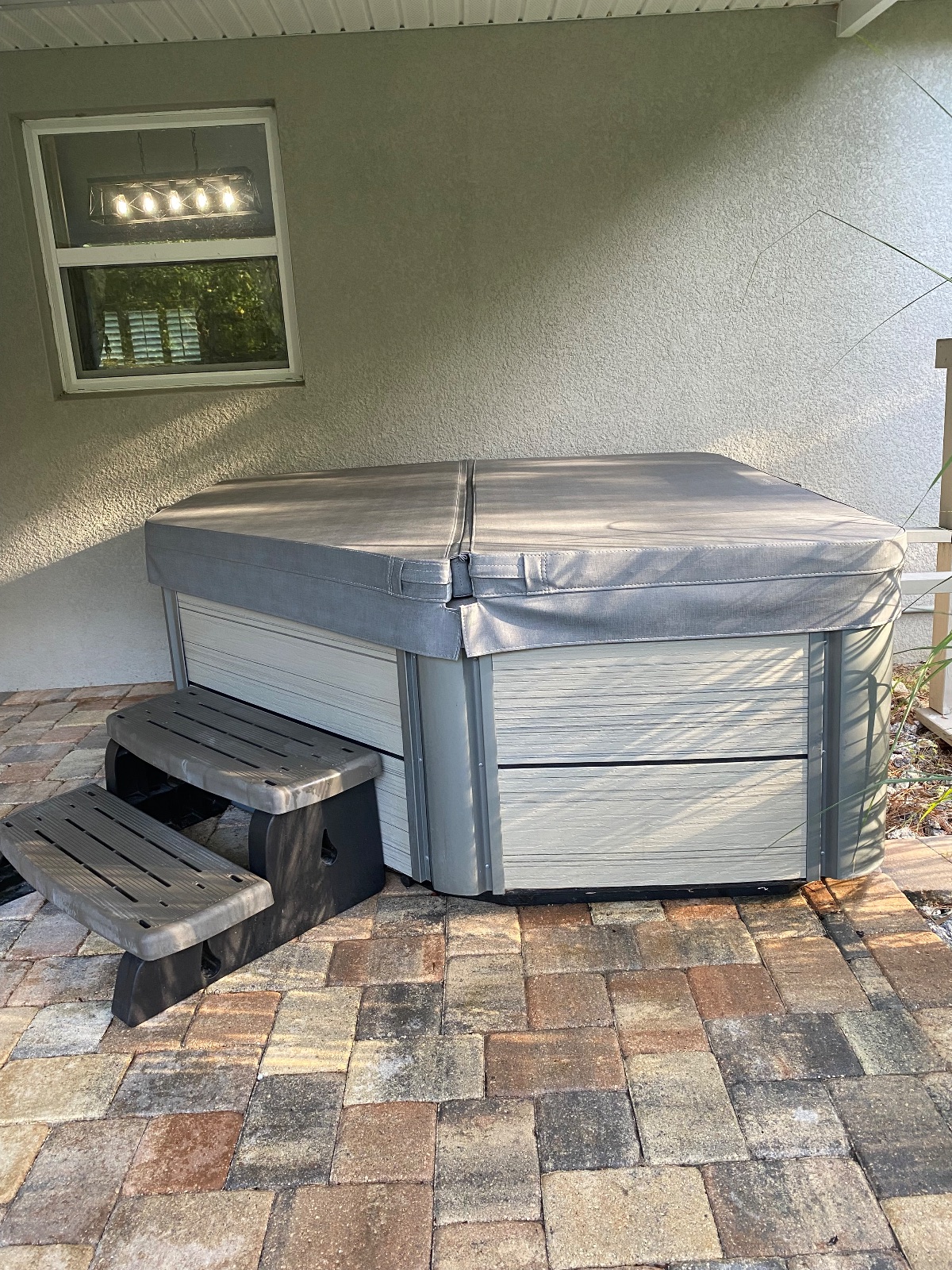 Hot Spring Spas Hot Tub, 220V with Cover and Steps - Excellent - 2022 – Dunnellon, FL, photo 3 of 5