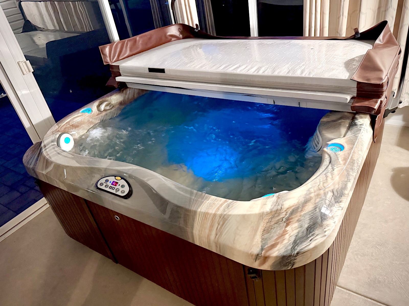 Jacuzzi Hot Tub Premium Spa - Like New – Oley, PA, photo 2 of 3