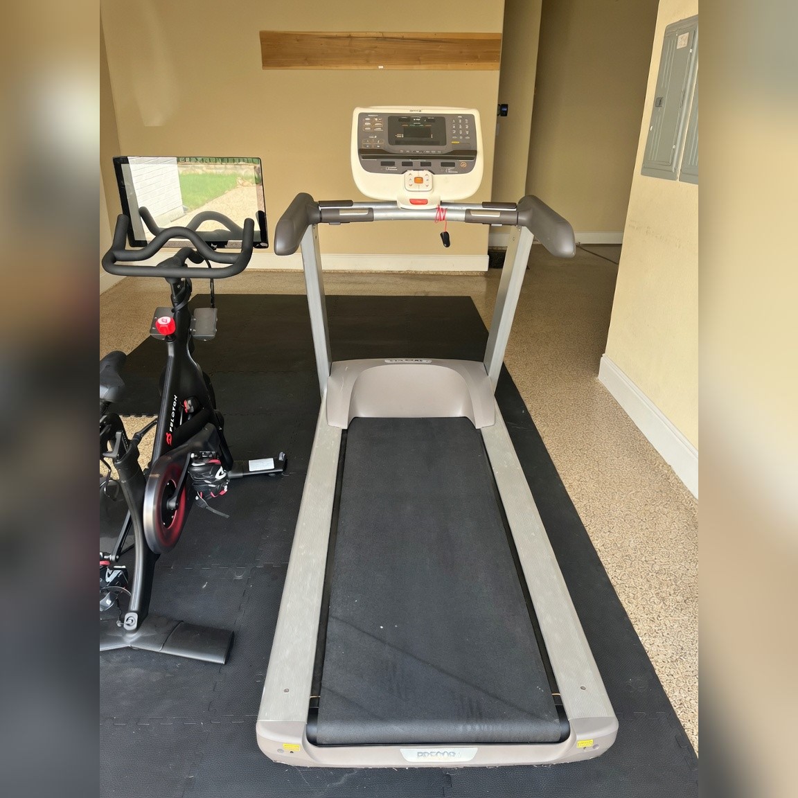 Precor 9.35 Residential Treadmill - Very Good - 2013 – Grapevine