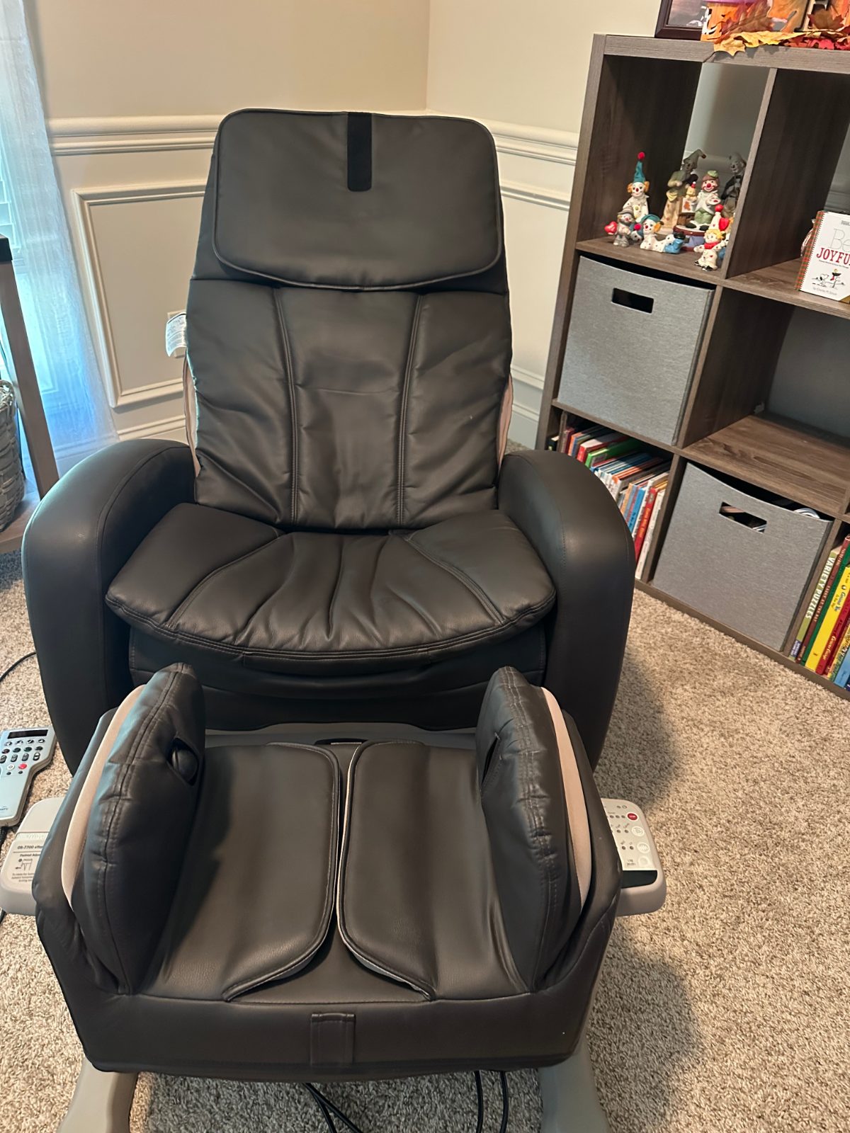 Osim Massage Chair, Black Faux Leather with Remote - Good – Winder, GA, photo 4 of 5