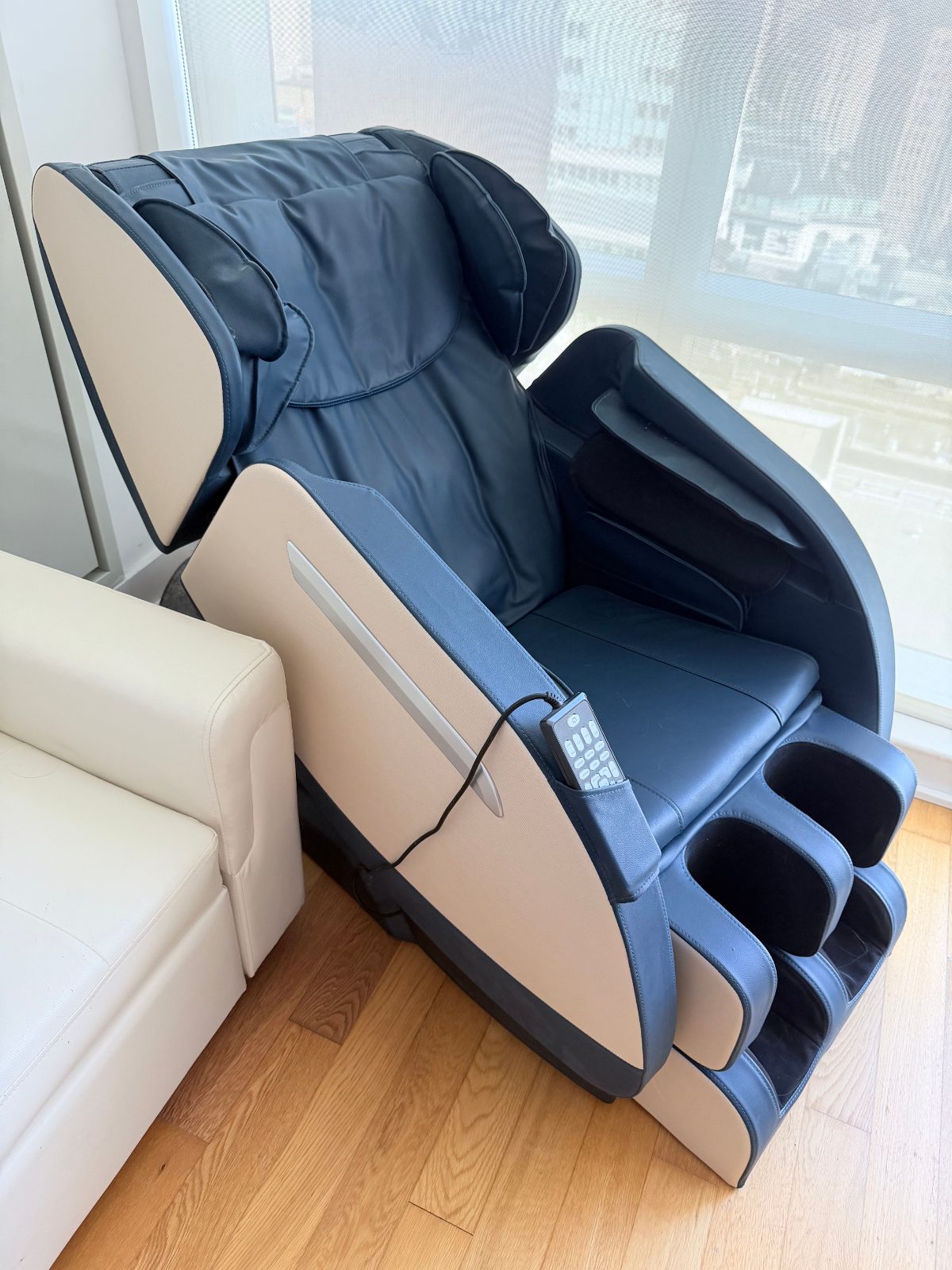 Foelro Beige Faux Leather Massage Chair, Zero Gravity Recliner - Like New - New York, NY
