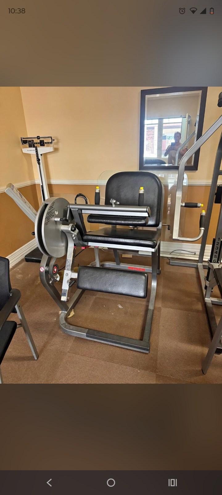 Gym Equipment, Strength Training Machines - Excellent – Oxnard, CA, photo 3 of 4