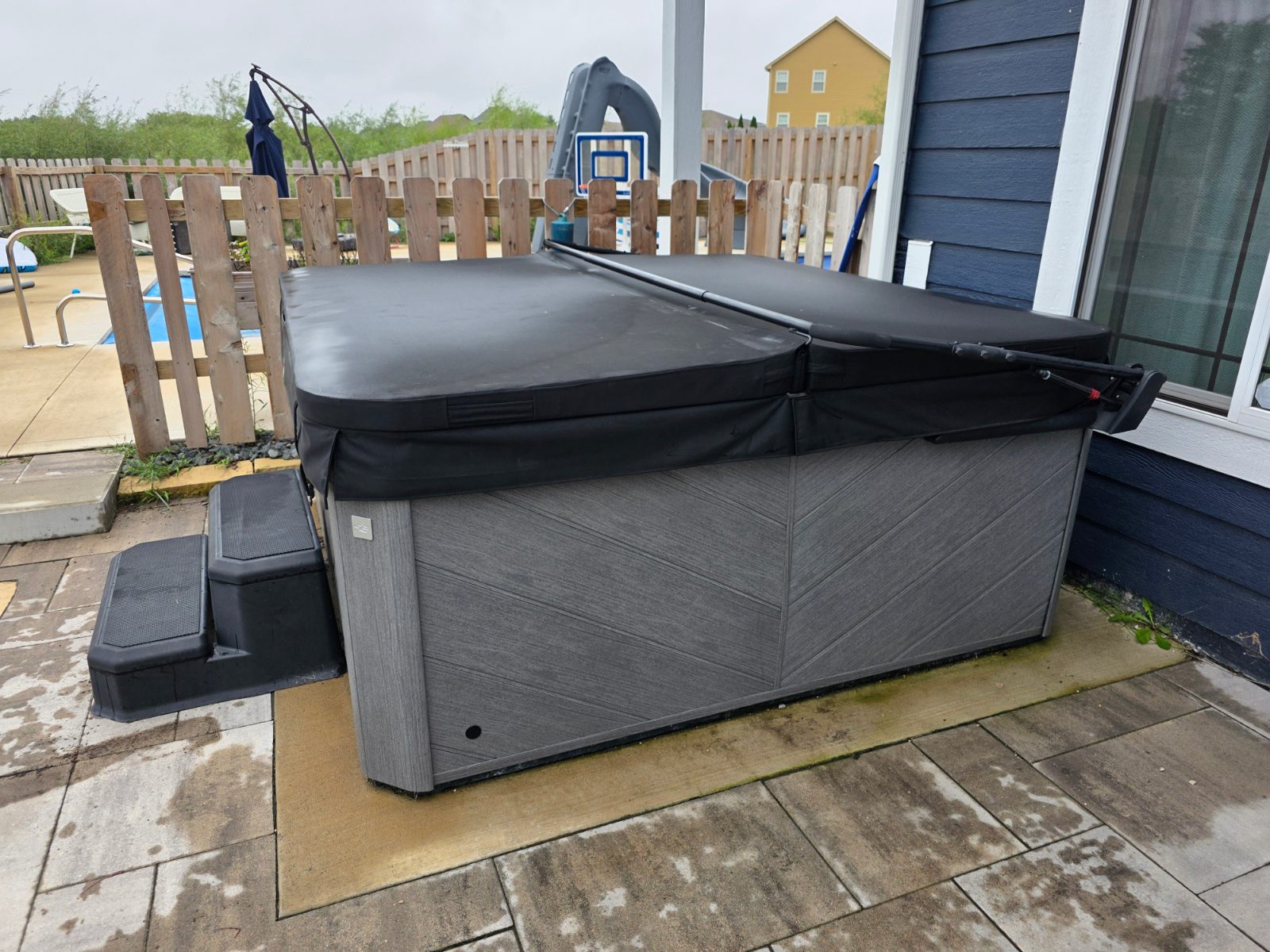 Hot Tub Optima 880 - Like New - Ankeny, IA, photo 3 of 5