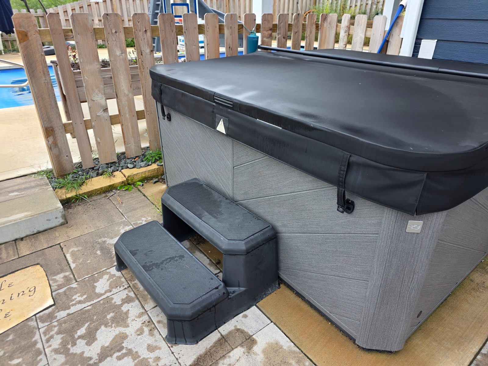 Hot Tub Optima 880 - Like New - Ankeny, IA, photo 4 of 5
