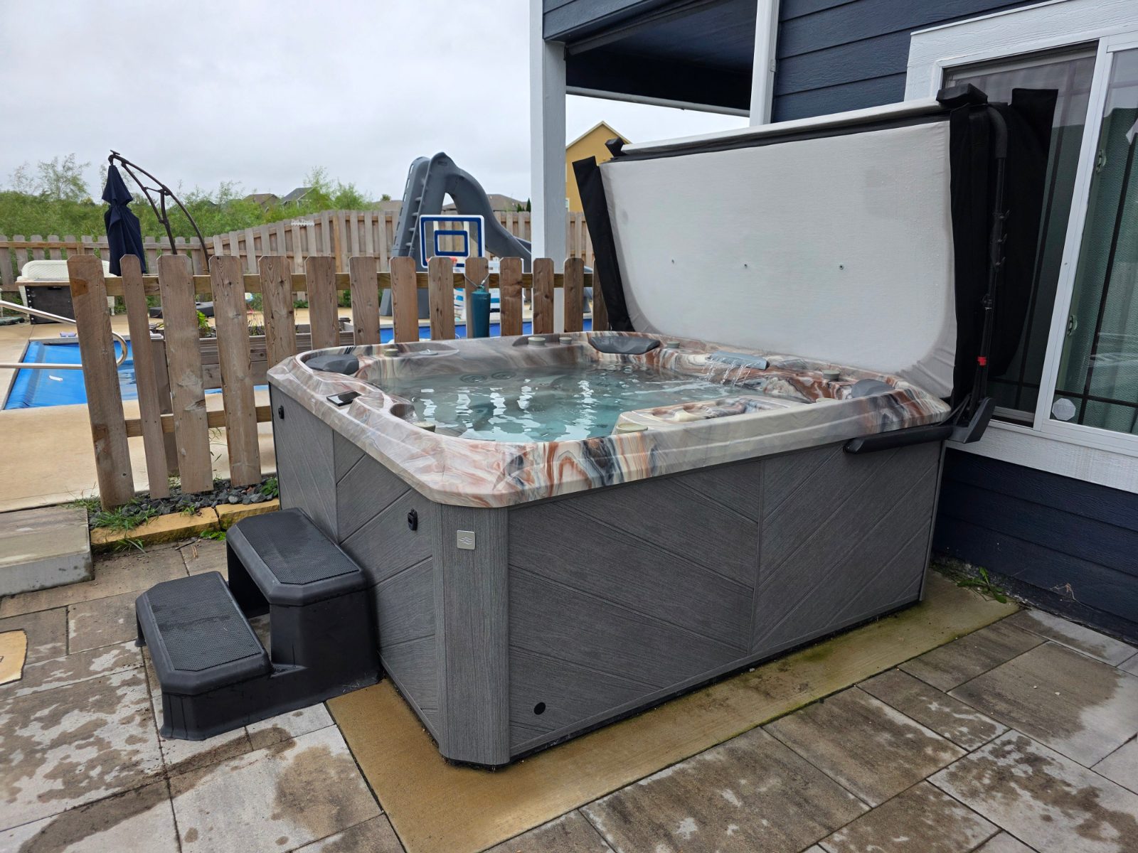Hot Tub Optima 880 - Like New - Ankeny, IA, photo 5 of 5