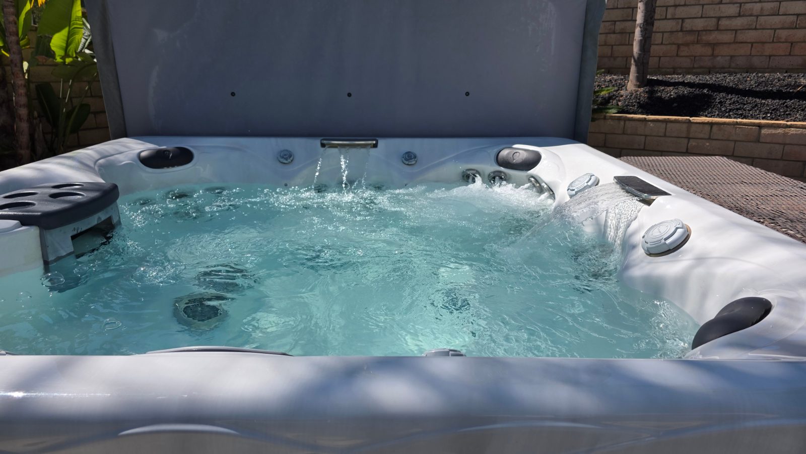 Master Spas Twilight Hot Tub, 47 Jets Seats 7 - Good – Corona, CA, photo 2 of 7