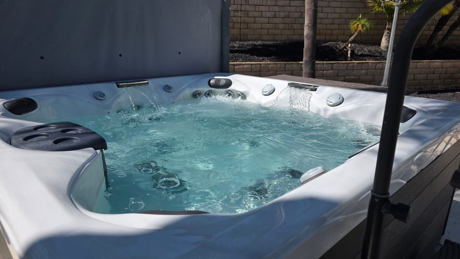 Master Spas Twilight Hot Tub, 47 Jets Seats 7 - Good – Corona, CA, photo 4 of 7