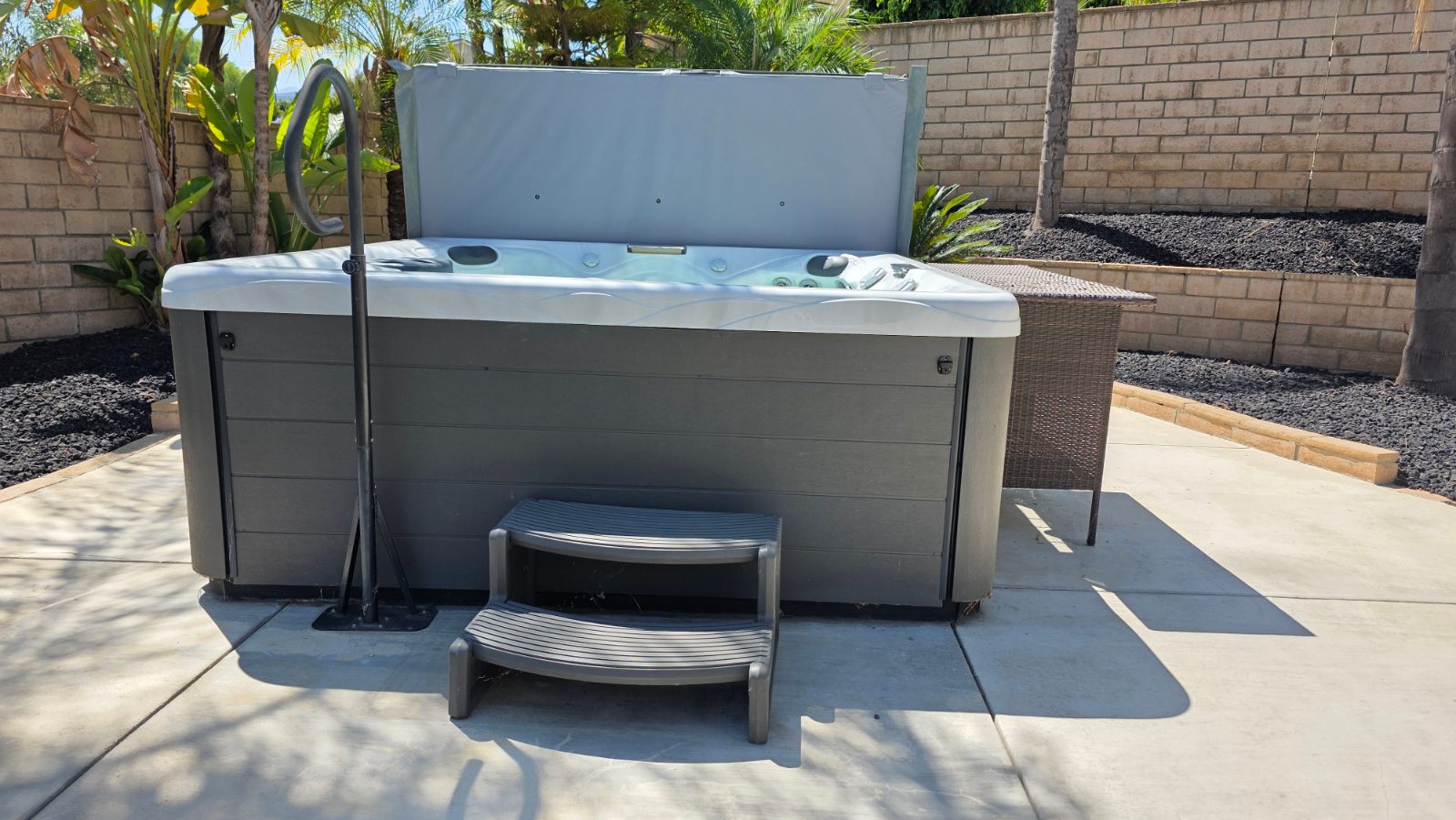 Master Spas Twilight Hot Tub, 47 Jets Seats 7 - Good – Corona, CA, photo 7 of 7