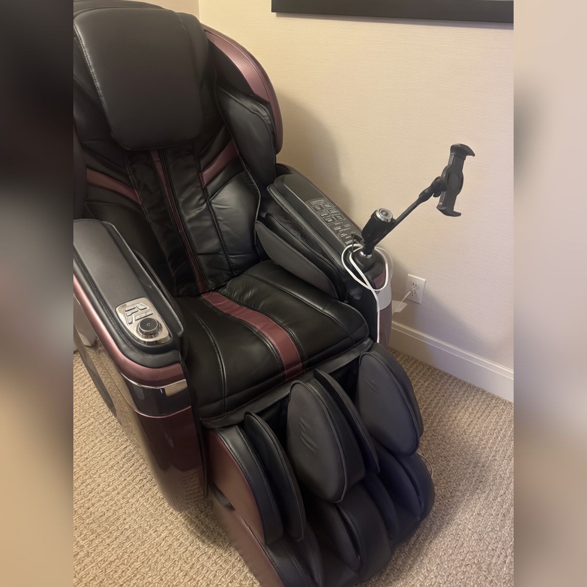 Ogawa Master Drive AI Massage Chair OG-8800 (maroon/black, Works, Tablet Controller Missing) - Good - Lake Como, NJ