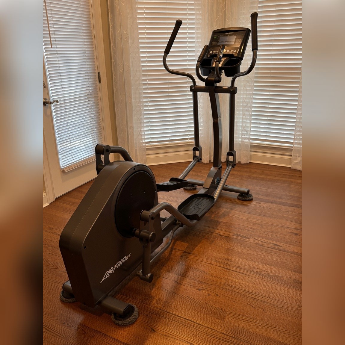 Life Fitness E1 Elliptical Adjustable Resistance - Like New - Loudon, TN