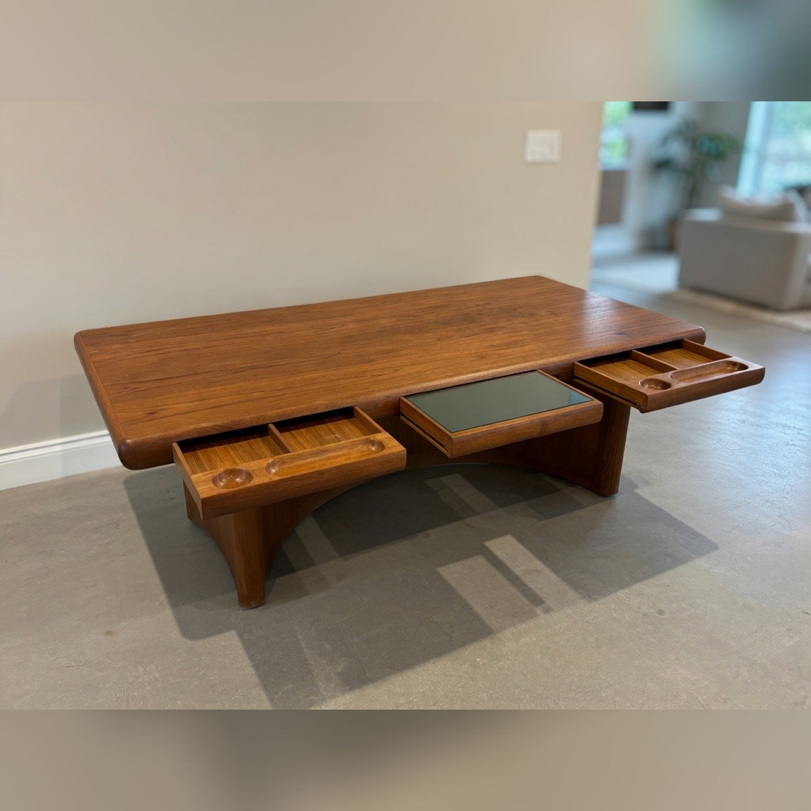 Dyrlund Executive Desk, 87.75 X 39.5 X 29 - Good – Albany, LA