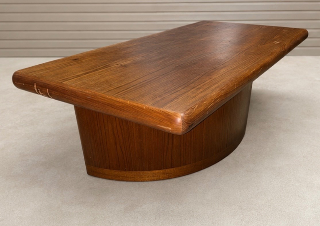 Dyrlund Executive Desk, 87.75 X 39.5 X 29 - Good – Albany, LA, photo 3 of 3