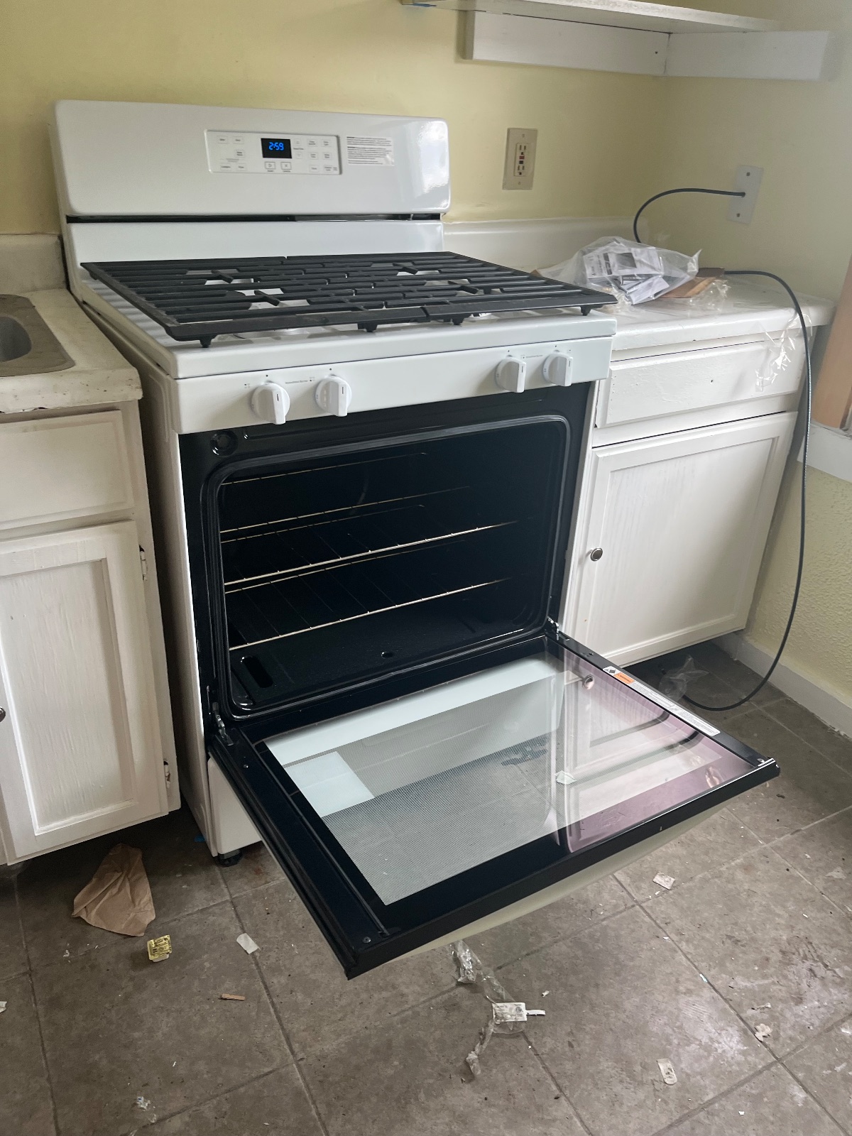Whirlpool White Gas Freestanding Range - New - Cleveland, OH, photo 7 of 7