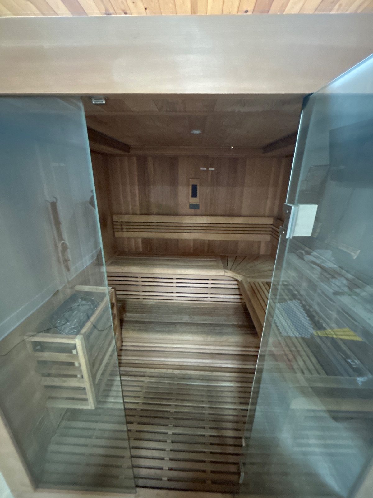 Golden Designs Osla Sauna, 5-6 Person with Bluetooth - Good – Cayuse, OR, photo 2 of 3