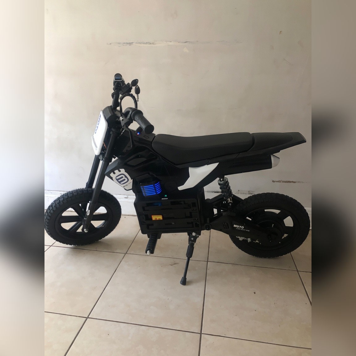 24v Kids Dirt Bike - New - North Lauderdale, FL