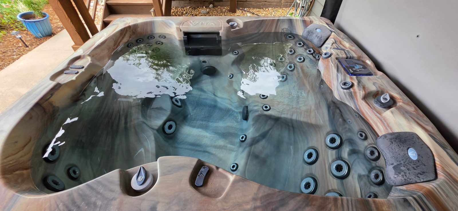 Vita Spa Hot Tub, 4-5 Person 44 Jets - Like New - 2025 – Littleton, CO, photo 2 of 5
