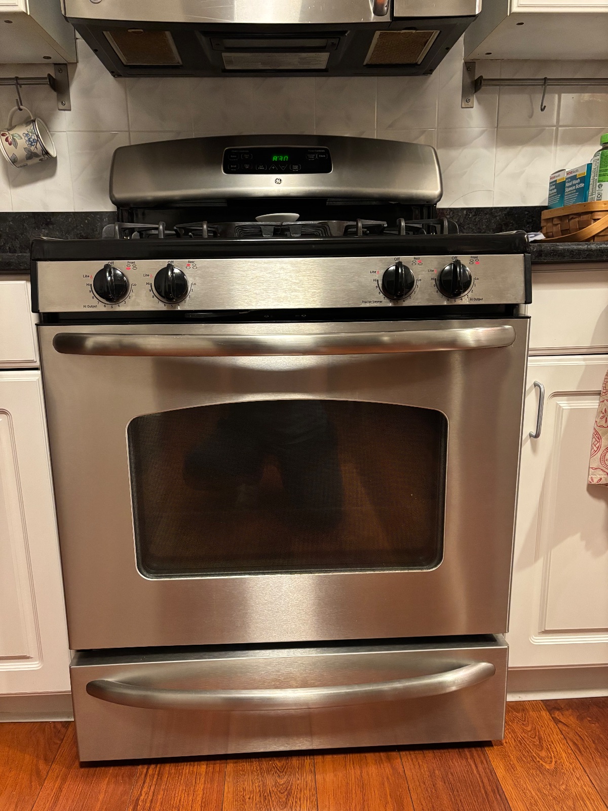 GE Gas Slide-In Range - Like New – East Hanover, NJ, photo 4 of 4