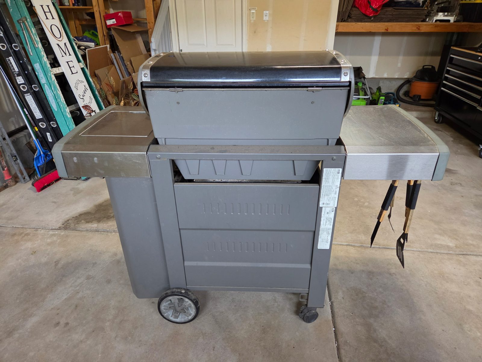 Weber Propane Grill - Good – Littleton, CO, photo 3 of 5