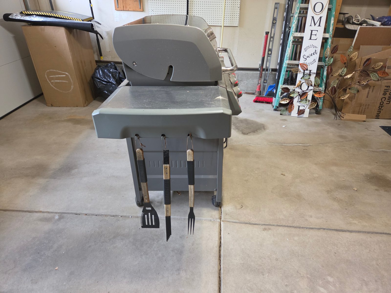 Weber Propane Grill - Good – Littleton, CO, photo 4 of 5