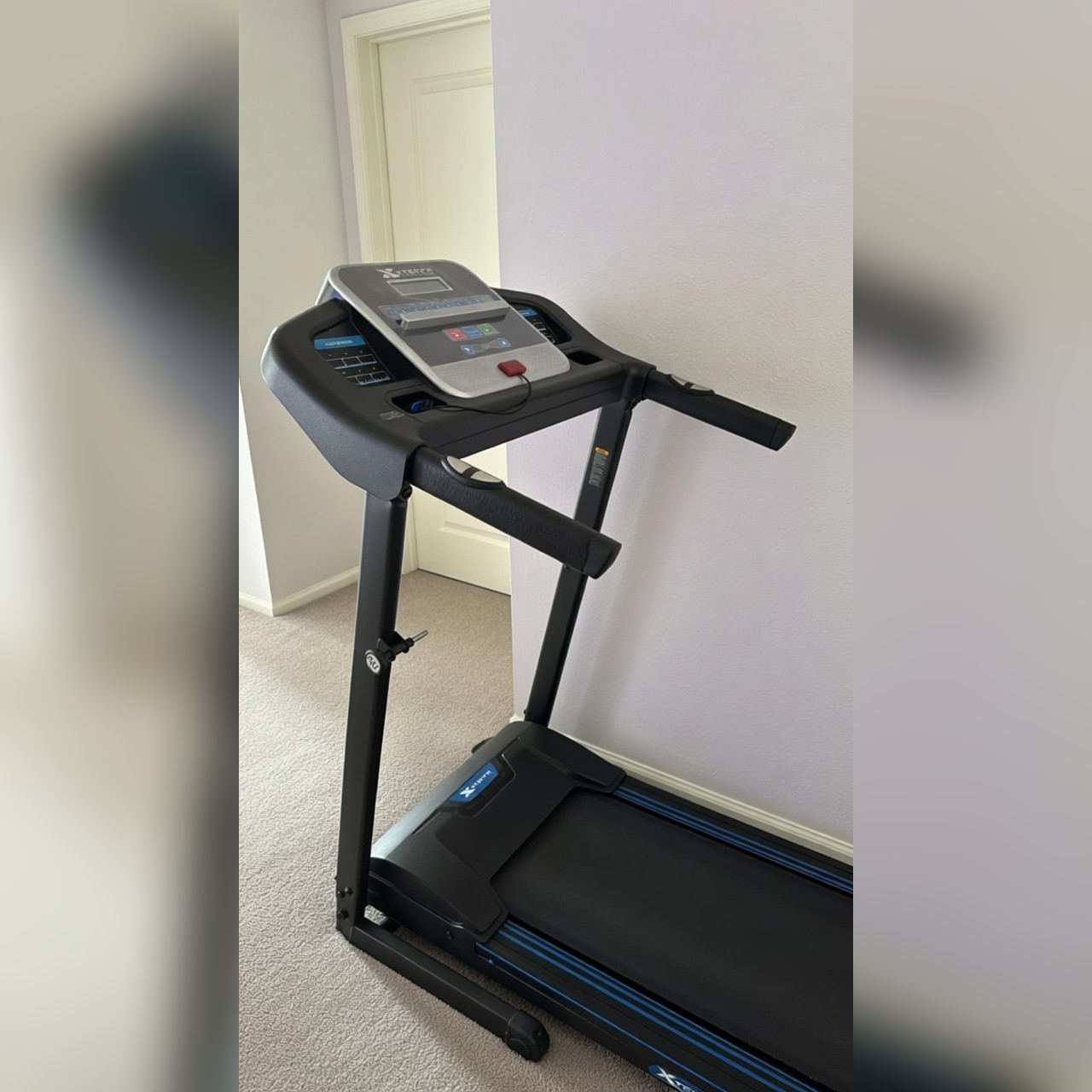 Xterra TR150 Folding Treadmill, Heart Rate Monitor - Very Good