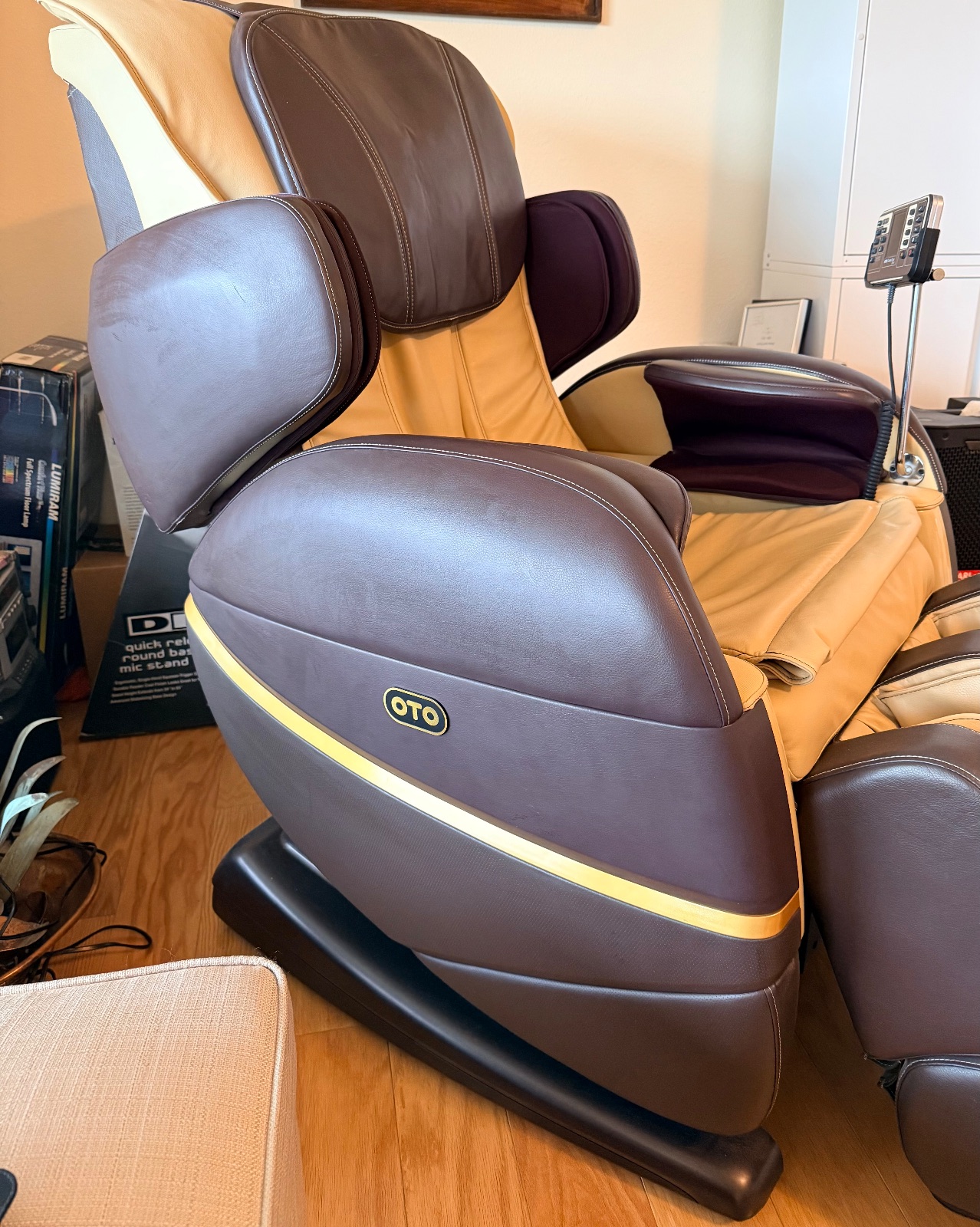 Full Body Luxury Massage Chair - Like New - Houston, TX, photo 2 of 6