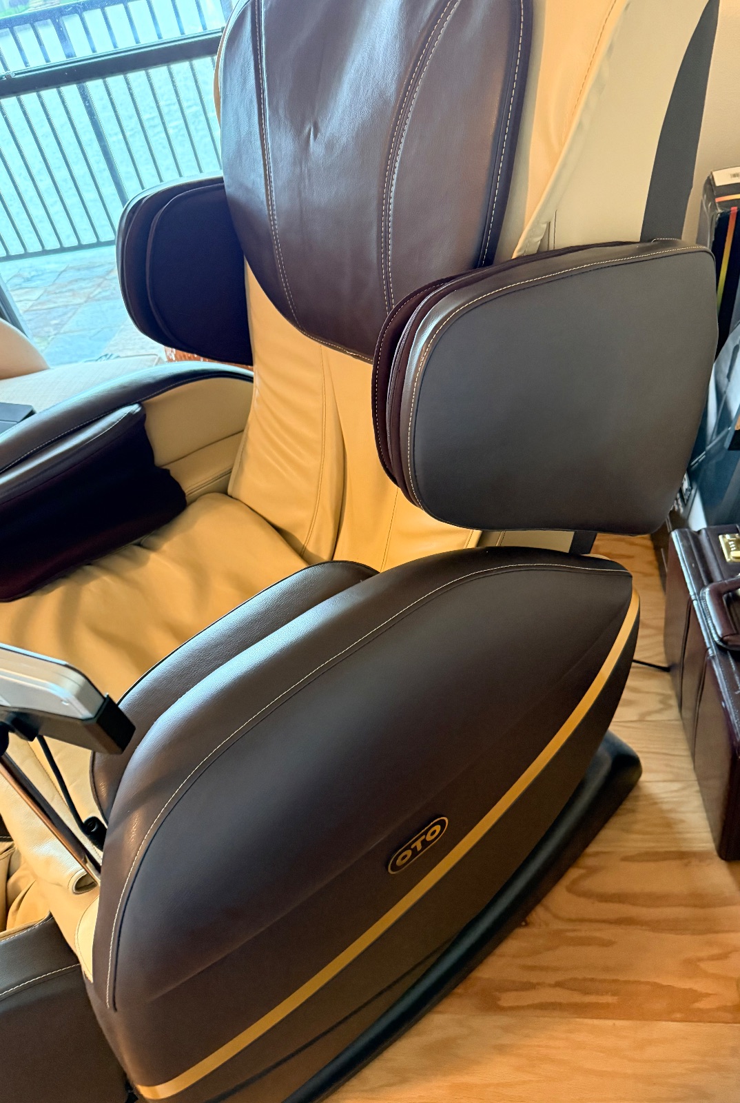 Full Body Luxury Massage Chair - Like New - Houston, TX, photo 4 of 6