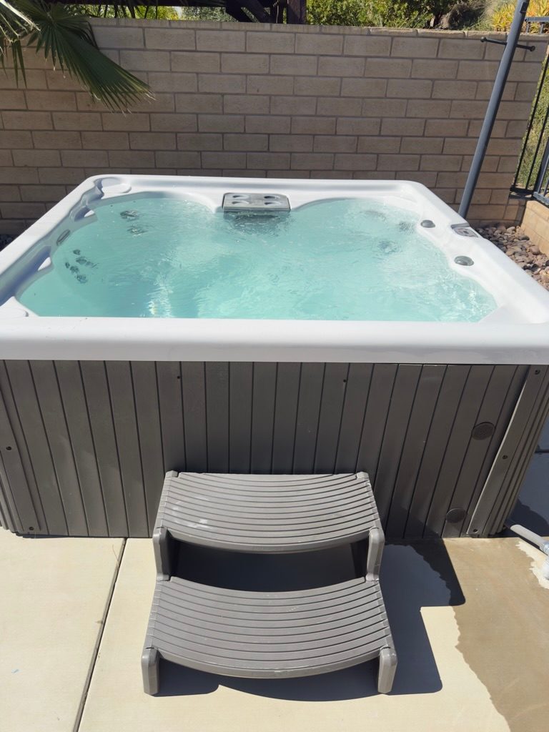 Hot Spring Spas Legacy Hot Tub, 6+ Person - Excellent – Santa Clarita, CA, photo 2 of 3