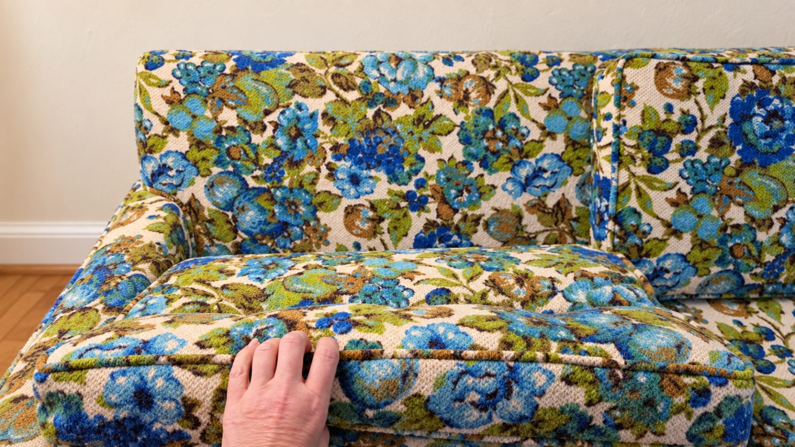 Vintage Broyhill Floral Sofa Original Blue & Green Upholstery 80″ - Good - Elizabethtown, KY, photo 3 of 4