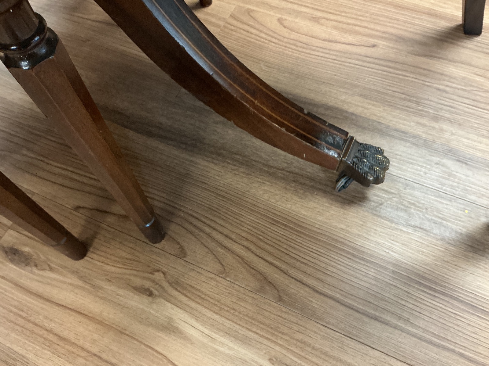 Round Wood Dining Table, With 4 Chairs - Like New – Pearland, TX, photo 2 of 3