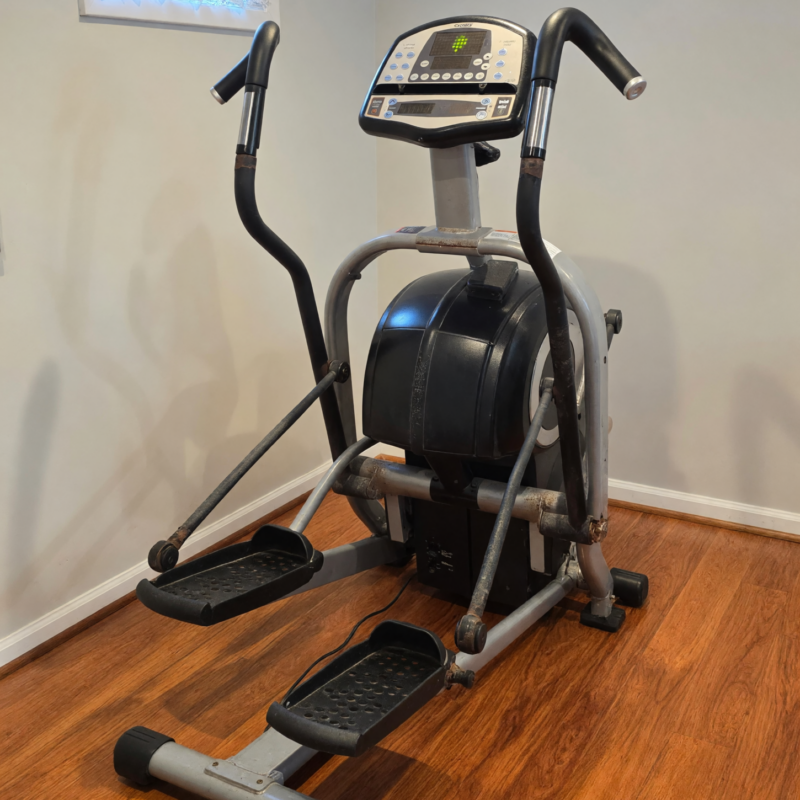 2011 Cybex 630a Arc Trainer Elliptical in Good Condition with Mat - Fort Washington, MD